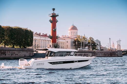 Катер AVANRAID A850 ADVENTURE с пакетом "теплых" опций с Suzuki DF300APX