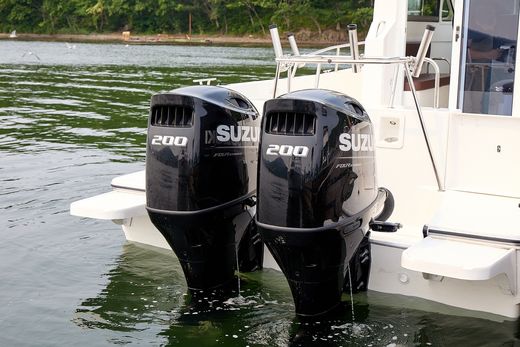 Катер AVANRAID F320 FISHMASTER с Suzuki 2хDF200ATX/AZX