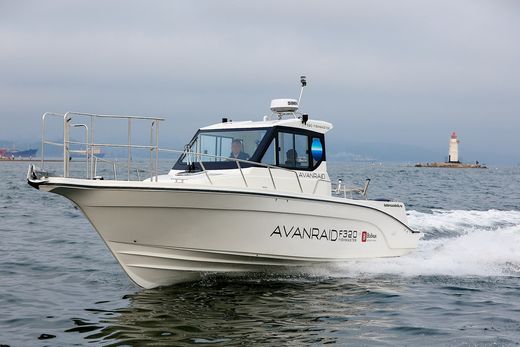 Катер AVANRAID F320 FISHMASTER с Suzuki 2хDF200ATX/AZX