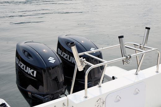 Катер AVANRAID F320 FISHMASTER