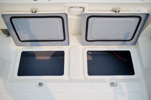 Катер AVANRAID F320 FISHMASTER