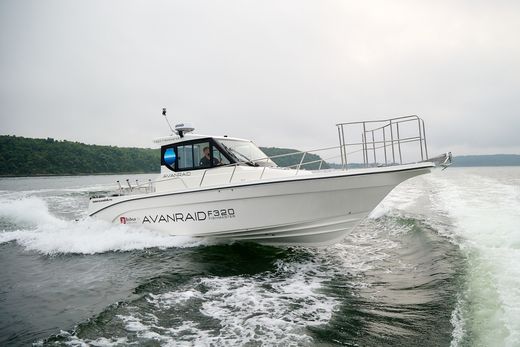 Катер AVANRAID F320 FISHMASTER