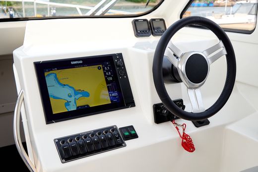 Катер AVANRAID F320 FISHMASTER