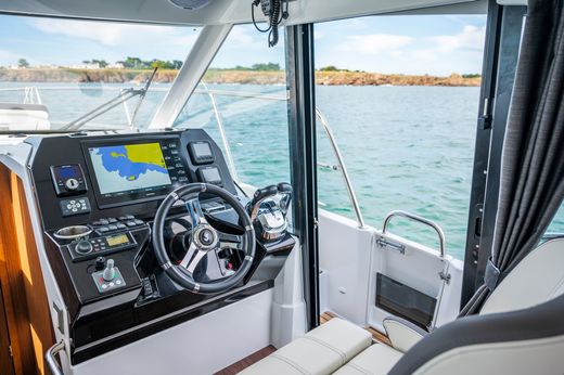 Катер Beneteau Antares 11 Coupe c Suzuki 2xDF300BMDXX WHITE