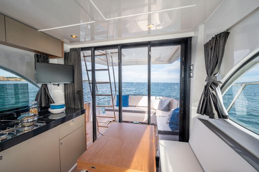 Катер Beneteau Antares 11 Coupe c Suzuki 2xDF300BMDXX WHITE
