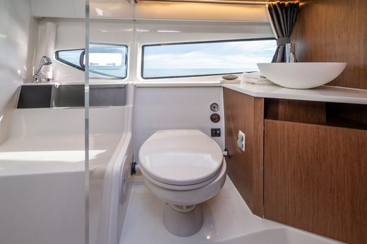 Катер Beneteau Antares 11 Coupe c Suzuki 2xDF300BMDXX WHITE