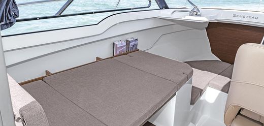 Катер Beneteau Antares 7 Version Cruising