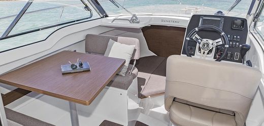 Катер Beneteau Antares 7 Version Cruising
