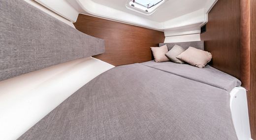 Катер Beneteau Antares 8 OB V2 Version Cruising