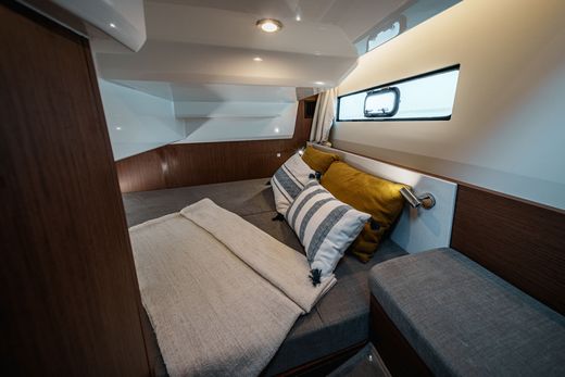 Катер Beneteau Antares 9 V2 c Suzuki 2xDF200APX WHITE