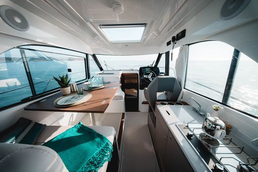 Катер Beneteau Antares 9 V2 c Suzuki 2xDF200APX WHITE