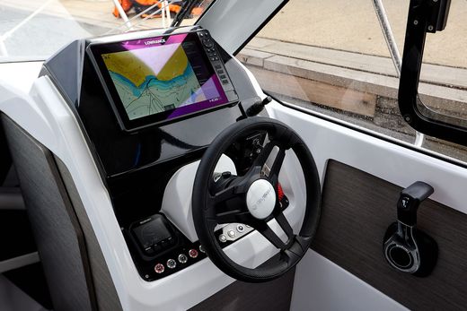 Катер Феникс 700 Cabin белый с Suzuki DF200ATX