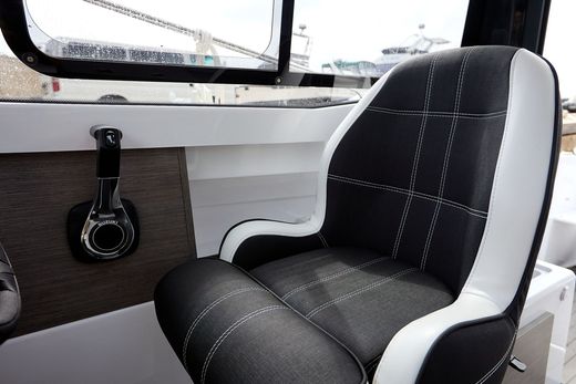 Катер Феникс 700 Cabin белый