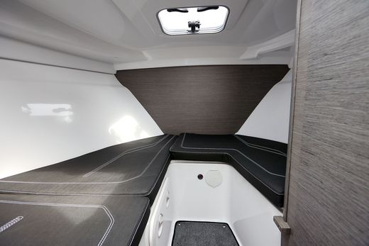 Катер Феникс 700 Cabin белый