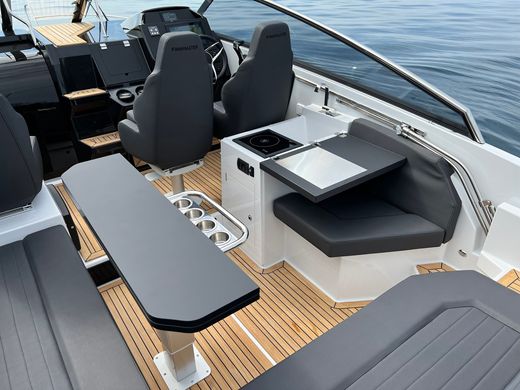 Катер Finnmaster T8