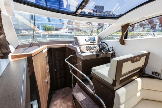 Катер Galeon 390 HTC
