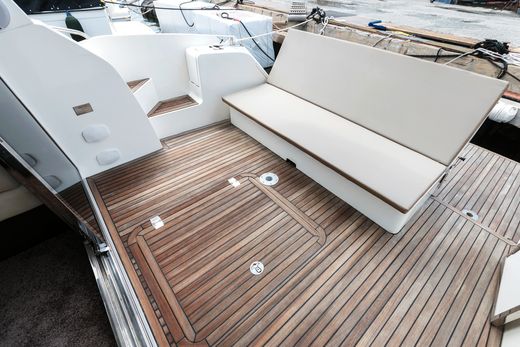 Катер Galeon 390 HTC