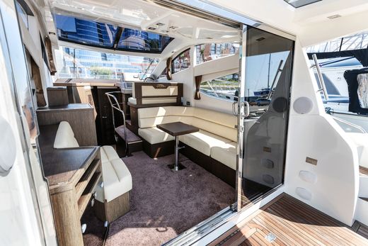 Катер Galeon 390 HTC