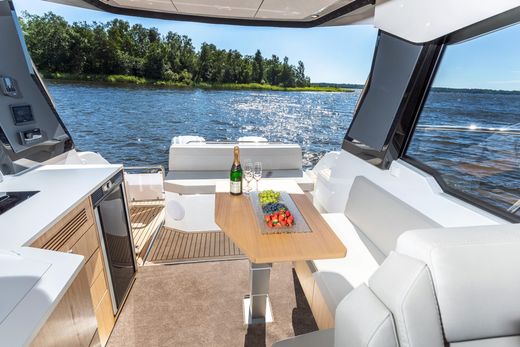 Катер Grandezza 30 Outboard