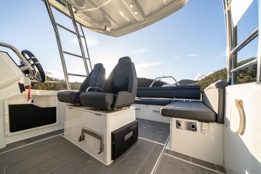 Катер QUARKEN 27 T-Top
