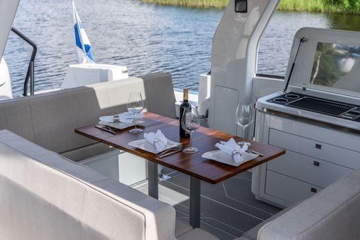 Катер QUARKEN 35 Sport Tourer