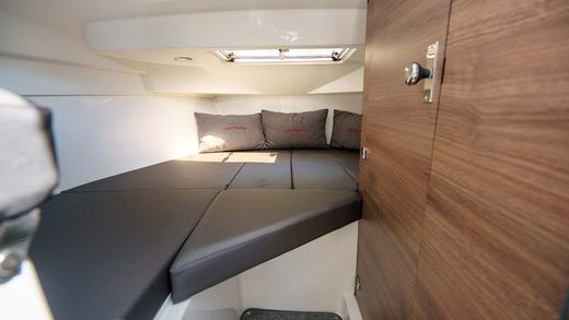 Катер Victory 737 Cabin